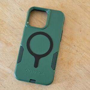 OtterBox Forest Green Case with Black Highlights- iphone 14 max pro